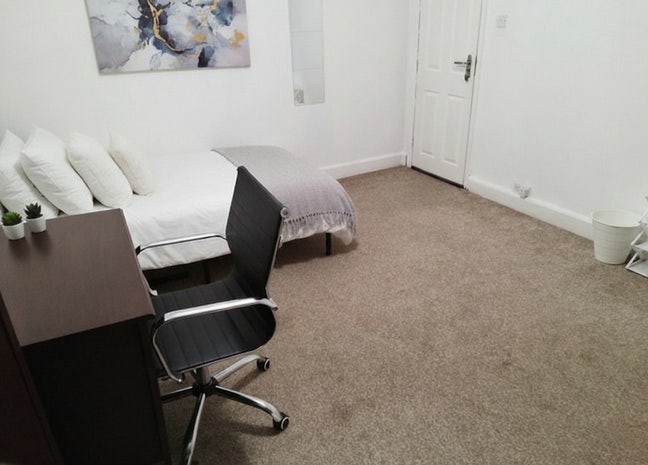 Spacious King-Size Double Room North Harrow/Hill Main Photo