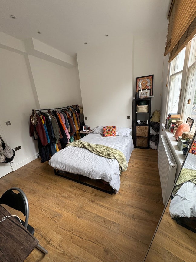 Spacious double in modern flat - Clapton/Hackney  Main Photo