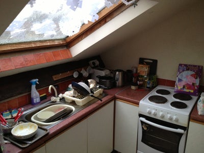 6 Room available  in Cliff Road in LS6 Main Photo