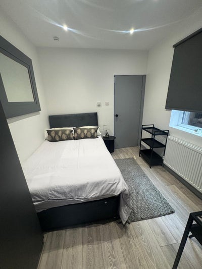 Modern Studio with Access to Communal Areas Luton Main Photo