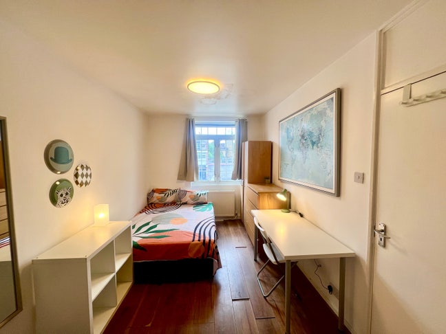Lovely double room in the heart of Bow - Mile end  Main Photo