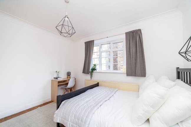 Female Flat Double Rm £950 Inc Bills, Wifi, Cleane Main Photo