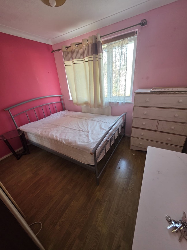 Furnished room - SL3 - Couples Welcome Main Photo