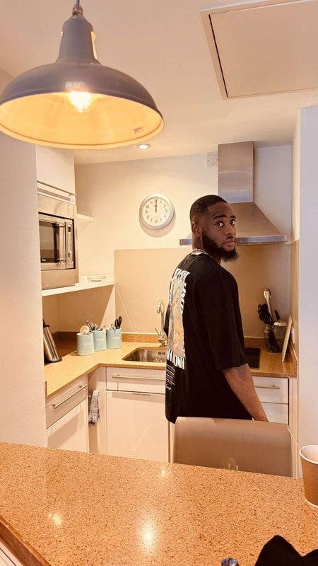 Professional Male seeks a single or double room Main Photo