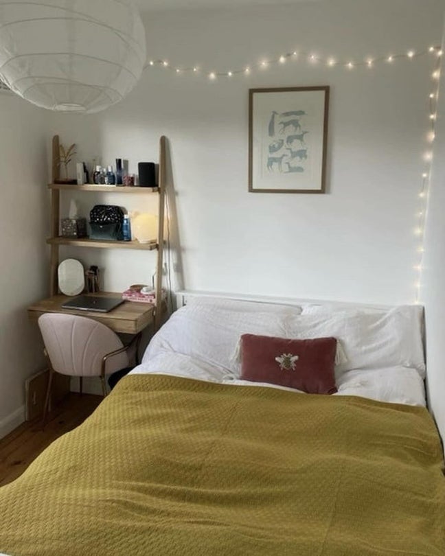 Lovely Double Room on the Water Main Photo