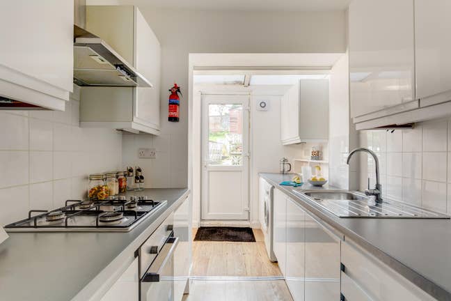 5 Double Rooms in 5 Bedroom Student Property Main Photo