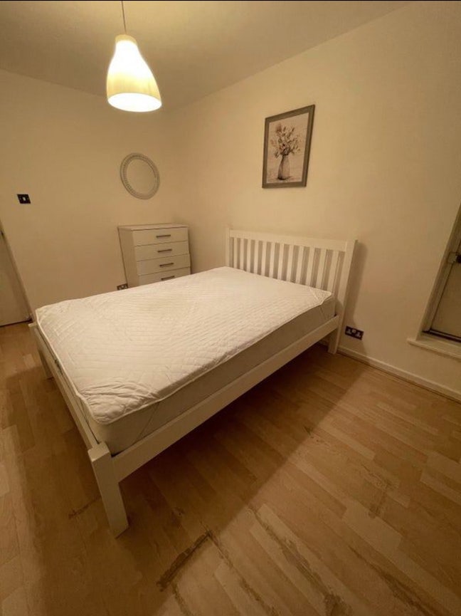 Spacious 6-Bedroom House in Colchester  Main Photo