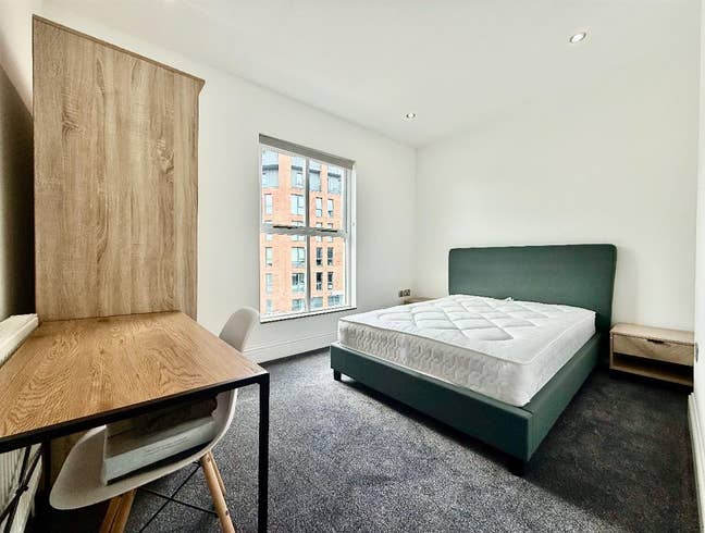 Double newly refurbished room all bills included  Main Photo