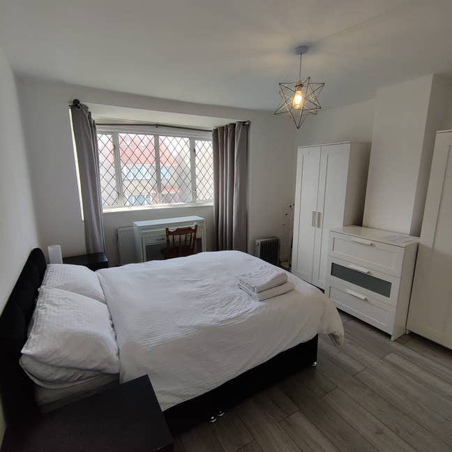 Double Room available near Heathrow Airport Main Photo