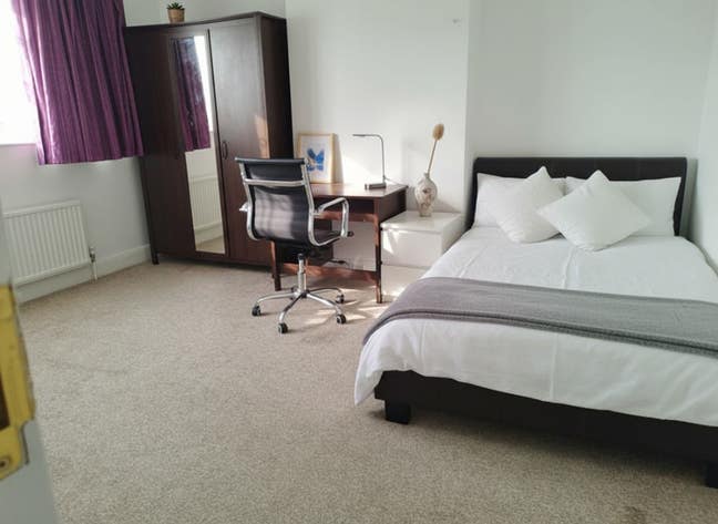 Spacious King-Size Double Room North Harrow/Hill Main Photo