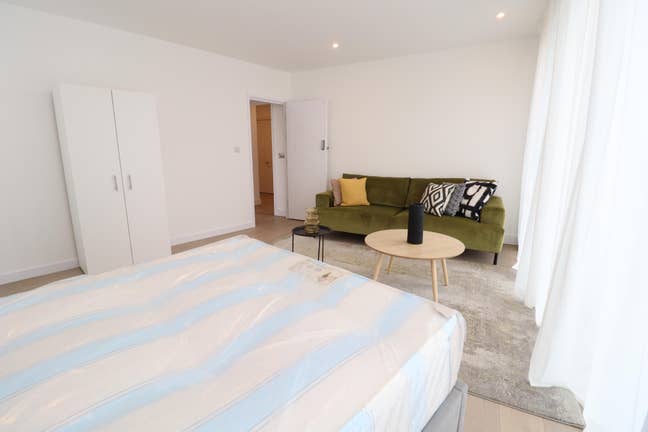 Stunning Double Room in Hoxton - (Couples Welcome) Main Photo