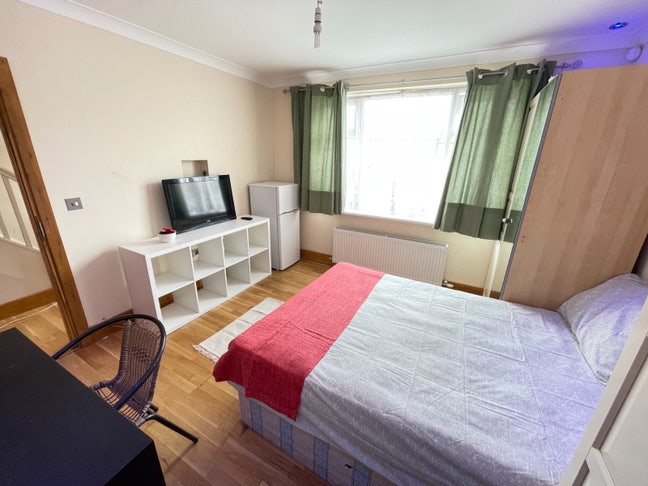 🛏️ Double Room to Let- Neasden NW2 7Ld Main Photo