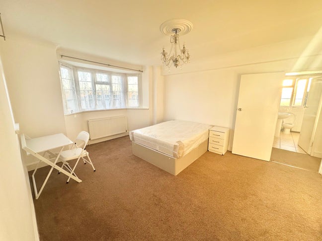 Two double rooms available in Golders Green Main Photo