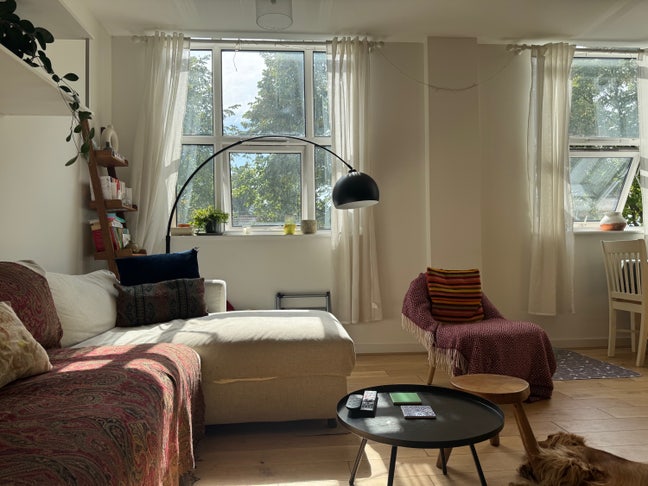 Spacious Bright 2 Bed Flat - 24 hr concierge  Main Photo