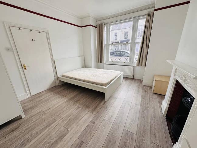 Looking for one housemate/buddyup to join Main Photo