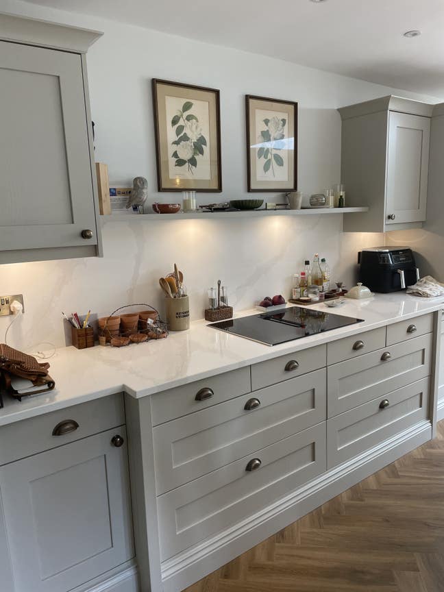 Fabulous location, short walk to beach Main Photo