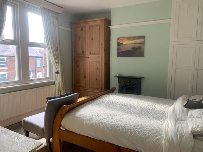 Large Double Room in Victorian Semi Main Photo