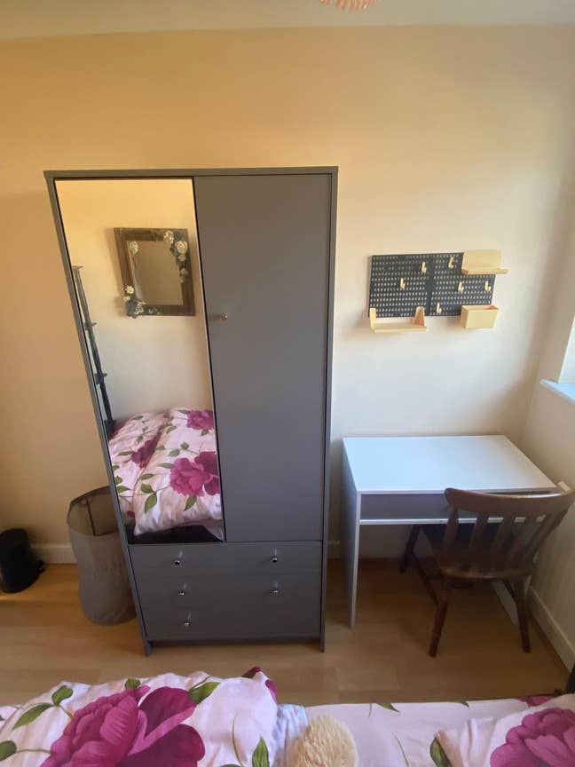 Spare room for rent  Main Photo