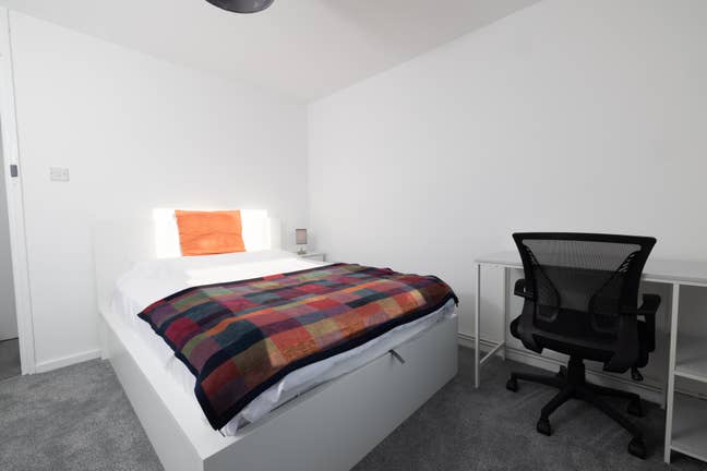 Brand New Refurbished Modern Rooms Main Photo