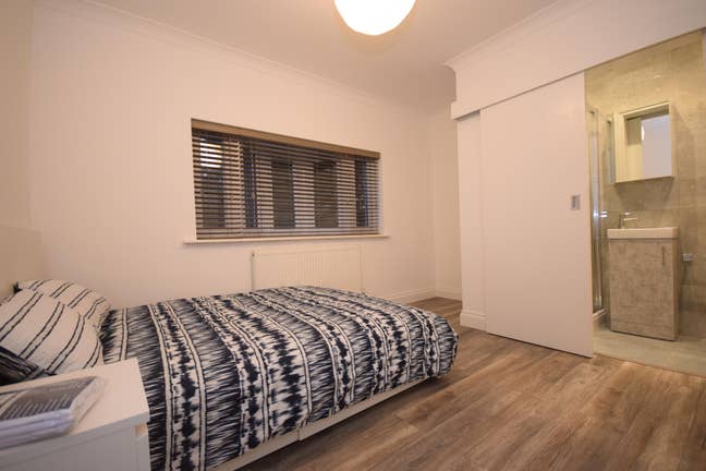 Large Ensuite Double Room to Let Ilford Main Photo