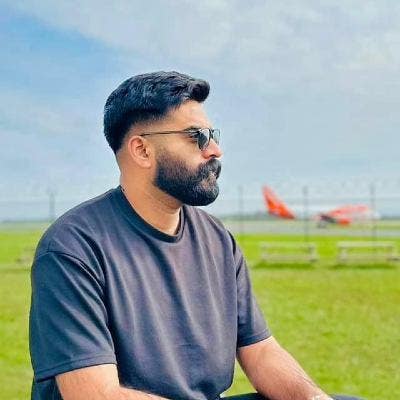 I am a professional male aged 26. I am lookin... Main Photo