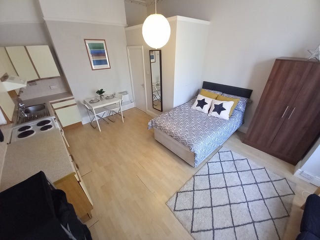 Spacious Studio in Central Headingley Main Photo