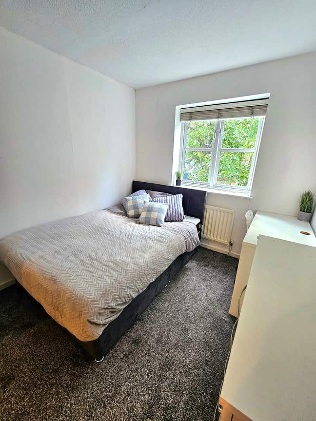 Ensuite in Canada Water on Promotion!Asap Move Main Photo