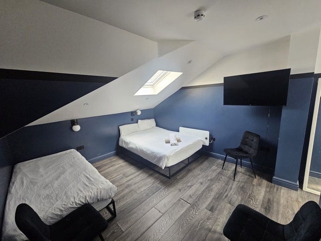 🛏️ Large Studio flat to let in - ACTON Main Photo