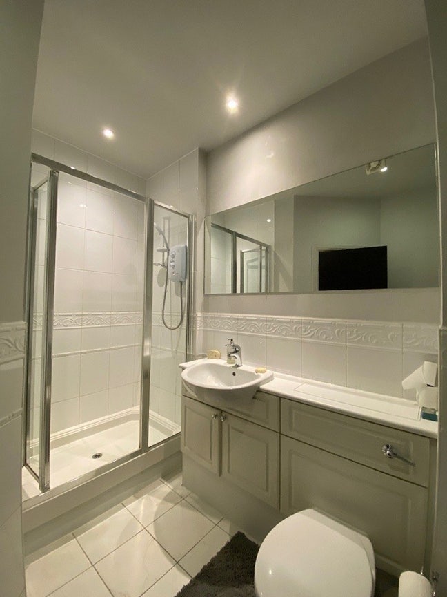 Spacious Double room in GORGEOUS Penthouse Flat! Main Photo