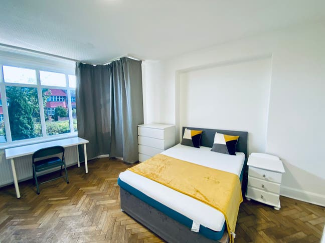 Spacious Double Ensuite Room in Prime Wembley Park Main Photo
