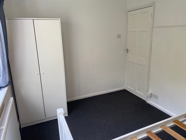 Fantastic Large Room - No Deposit  Main Photo