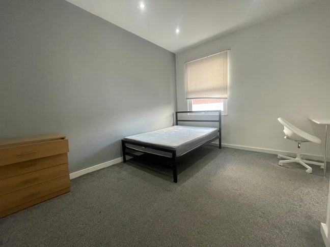Two Large Rooms Available in LS7 Main Photo