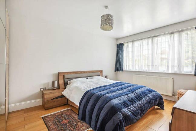 Large brand-new double room in quiet, tidy house Main Photo