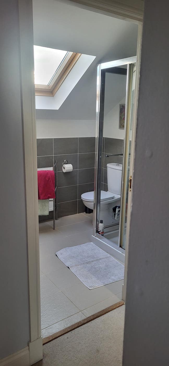 Large private room in family home Main Photo