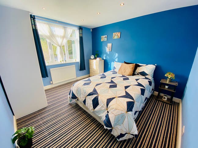 🌟 Double Room (Single use) in Hanger Lane – Zone  Main Photo
