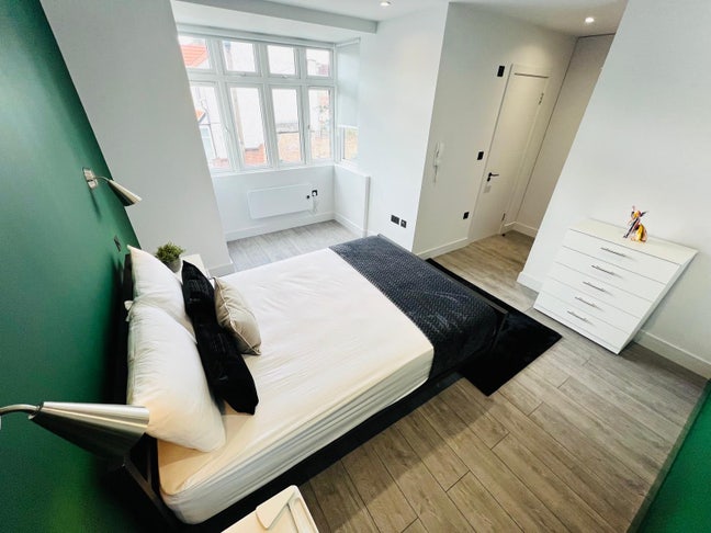 Ensuite Room Available NOW - Streatham Vale Main Photo