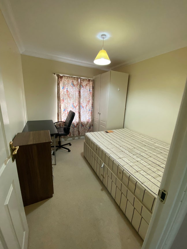 Private room in a shared house for female students Main Photo