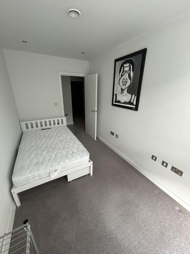 Mon-Fri room for Professional in Hackney Wick Main Photo