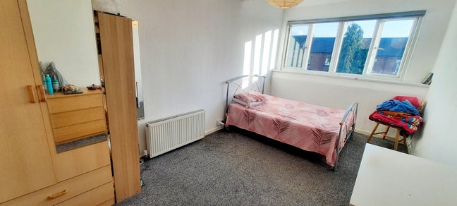 1 Bedroom available in a 2BHK house on Kelso Road Main Photo