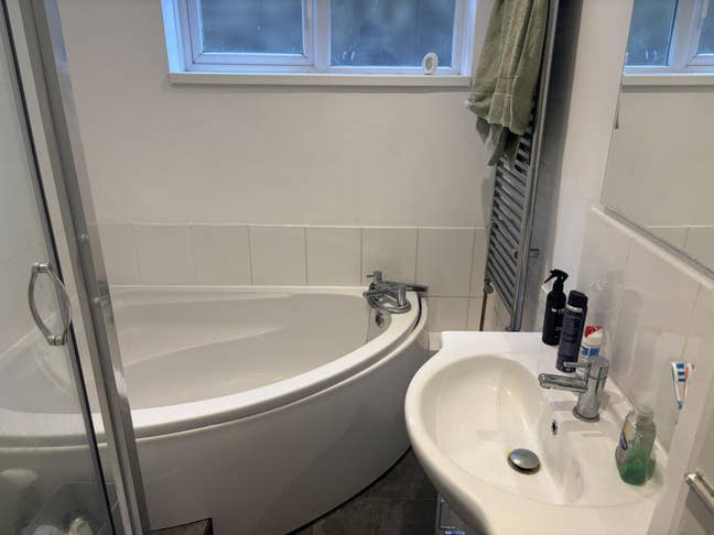 Room to rent in Bromley Main Photo