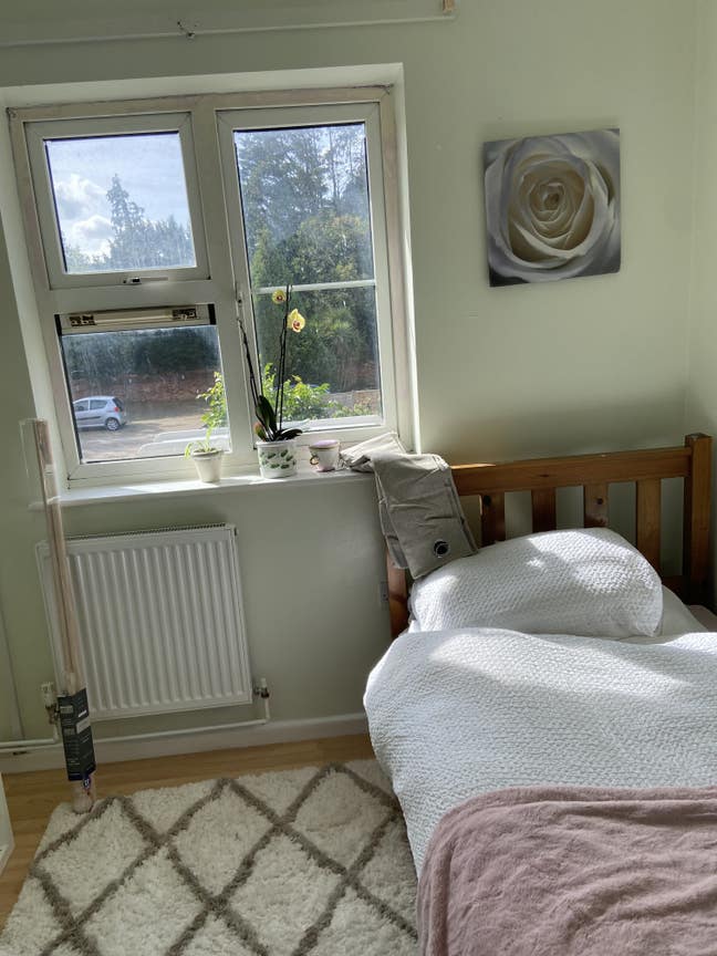 Single room part/ furnished £350 Main Photo