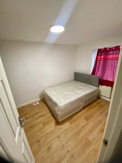  Double Room Available - Oxley Park Main Photo