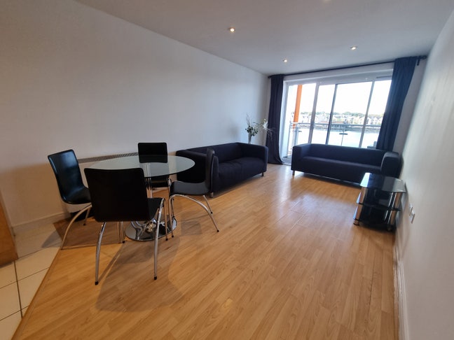Luxury 2bed/2bath river front, secure apartment  Main Photo