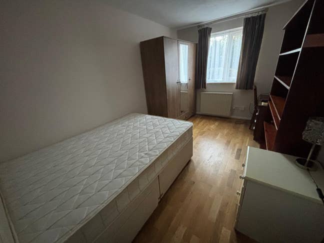 Lovely Double Room in great location Main Photo