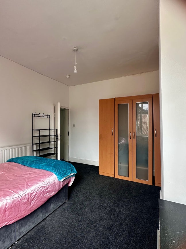 Spacious Furnished Double Room For Female Main Photo