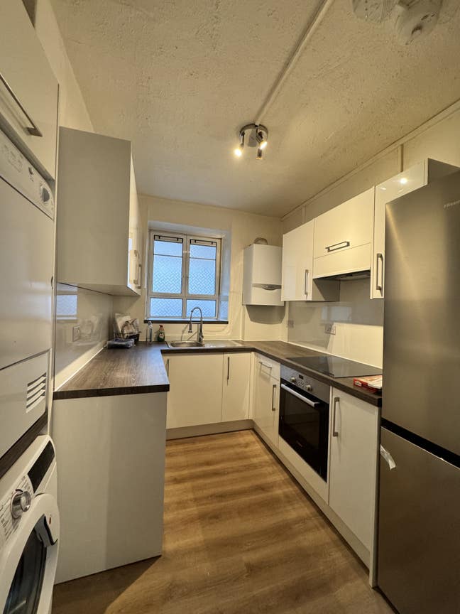 Beautiful 3 double bedroom flat, great location  Main Photo