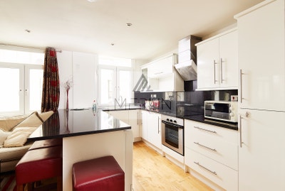 3 Bed/ 2 Bath Apt available on Finchley Road . NW3 Main Photo