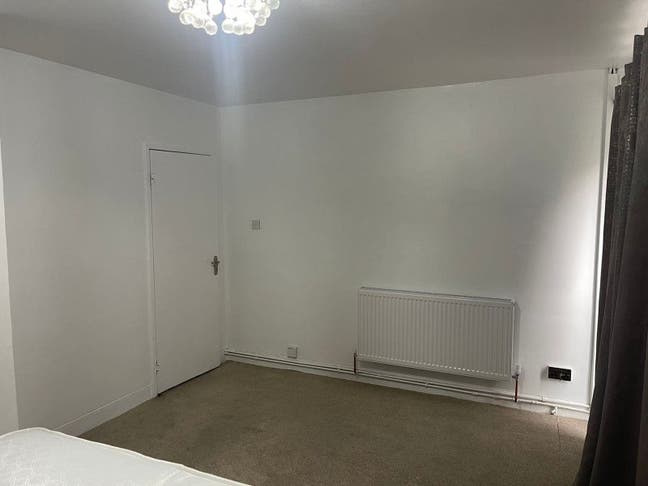 Large Room for rent in a neatly house  Main Photo