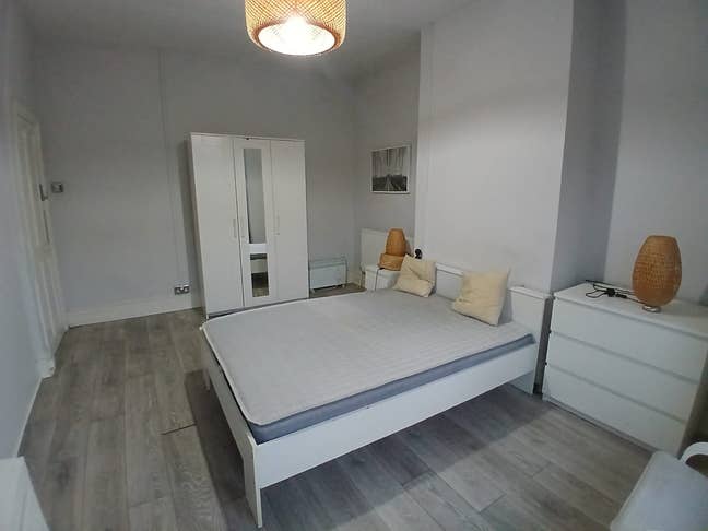 Double Room near Lewisham Station Main Photo