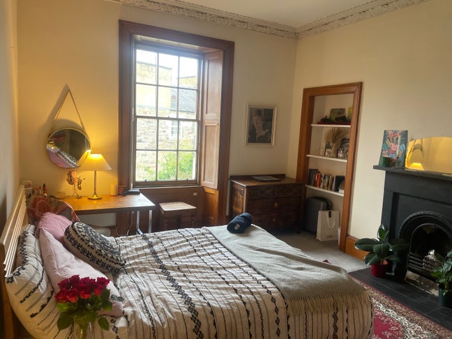 Double room available in large Newington flat Main Photo